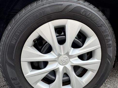 Used 2015 Toyota Corolla L FWD image 12