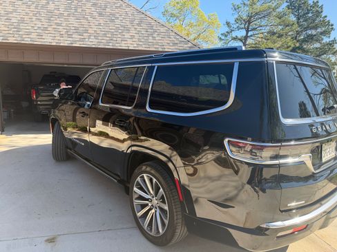 Used 2023 Jeep Grand Wagoneer Series II image 2