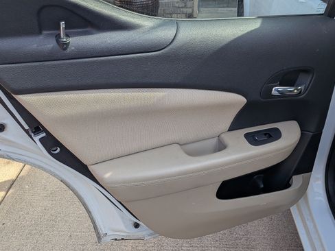 Used 2012 Dodge Avenger SXT image 11