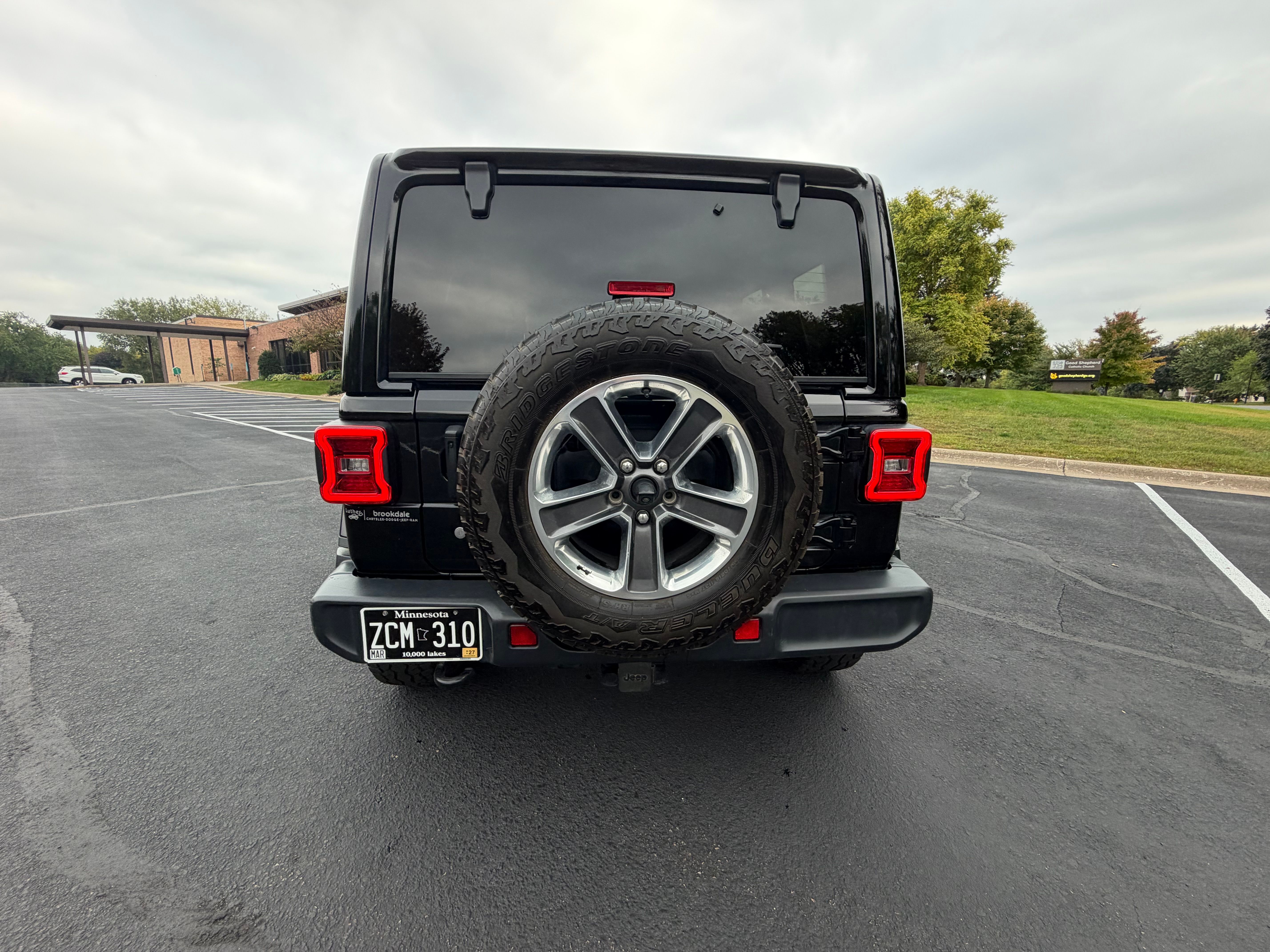 Used 2020 Jeep Wrangler Unlimited Sahara AWD/4WD image 2