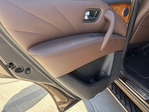 Used 2017 INFINITI QX80 Limited AWD/4WD image 13