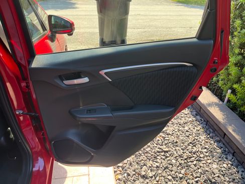 Used 2018 Honda Fit EX image 17