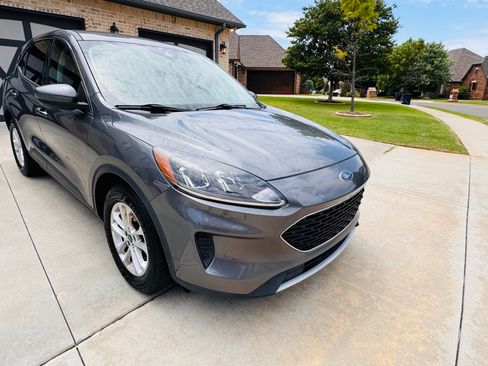 Used 2021 Ford Escape SE FWD image 10