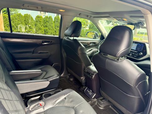 Used 2022 Toyota Highlander Platinum AWD/4WD image 22