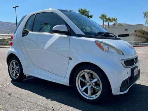 Used 2014 smart fortwo passion w/ Crystal Grey Leather Package image 4