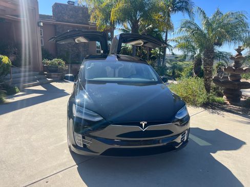Used 2021 Tesla Model X Long Range image 8