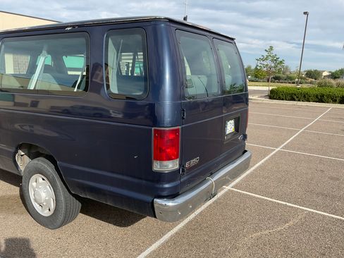 Used 2002 Ford E-350 and Econoline 350 Club Wagon RWD image 5