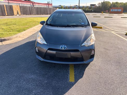Used 2013 Toyota Prius C Three image 2