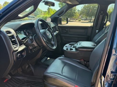 Used 2022 RAM 2500 Tradesman w/ Chrome Appearance Group RWD image 19