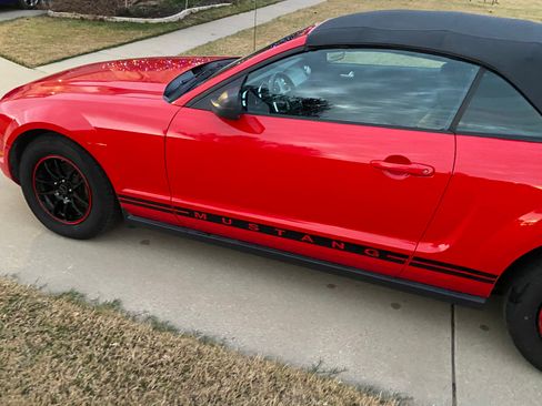 Used 2005 Ford Mustang Deluxe Convertible image 10