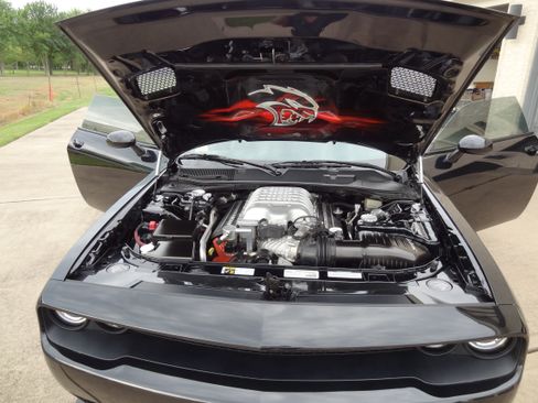 Used 2015 Dodge Challenger SRT Hellcat RWD image 16