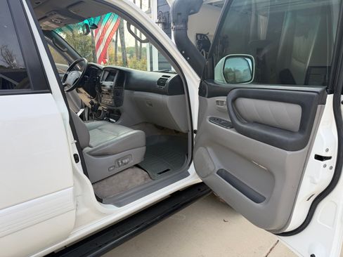 Used 2006 Toyota Land Cruiser image 31