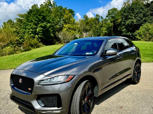 Used 2017 Jaguar F-PACE S AWD/4WD image 2