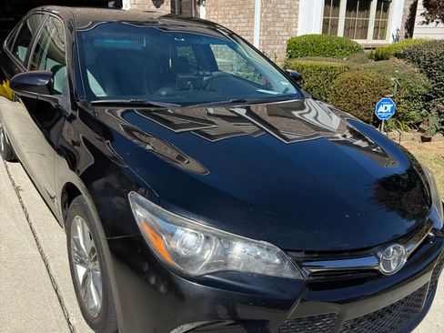 Used 2017 Toyota Camry LE image 2