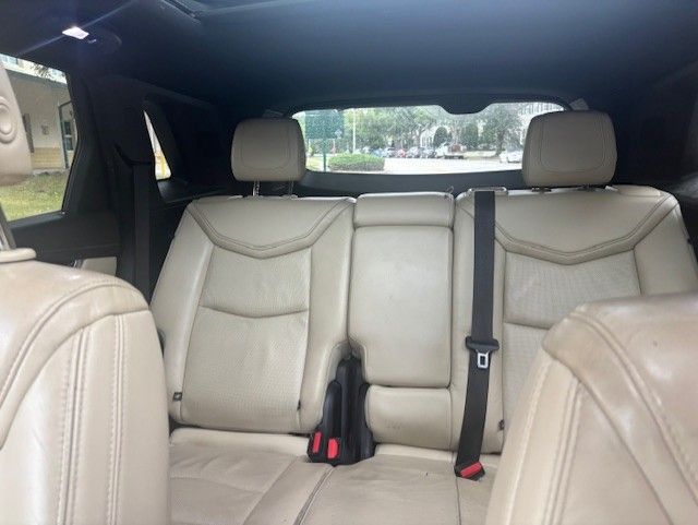 Used 2018 Cadillac XT5 Luxury w/ Driver Awareness Package FWD image 9