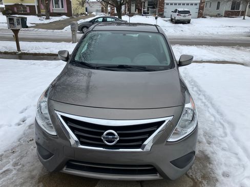 Used 2017 Nissan Versa SV image 2