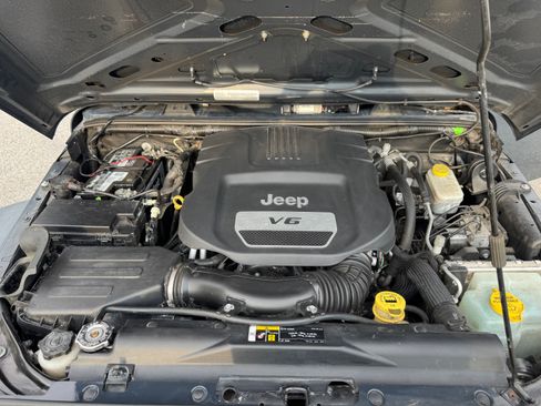 Used 2018 Jeep Wrangler Unlimited Sport S AWD/4WD image 6