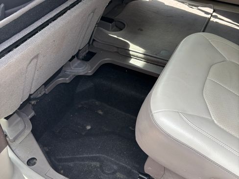 Used 2018 Chrysler Pacifica Touring-L Plus image 11