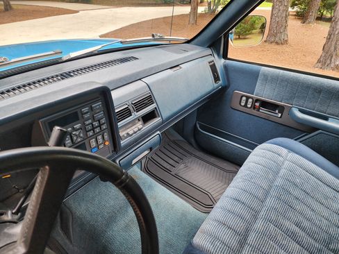 Used 1993 Chevrolet Silverado 1500 2WD Regular Cab image 8