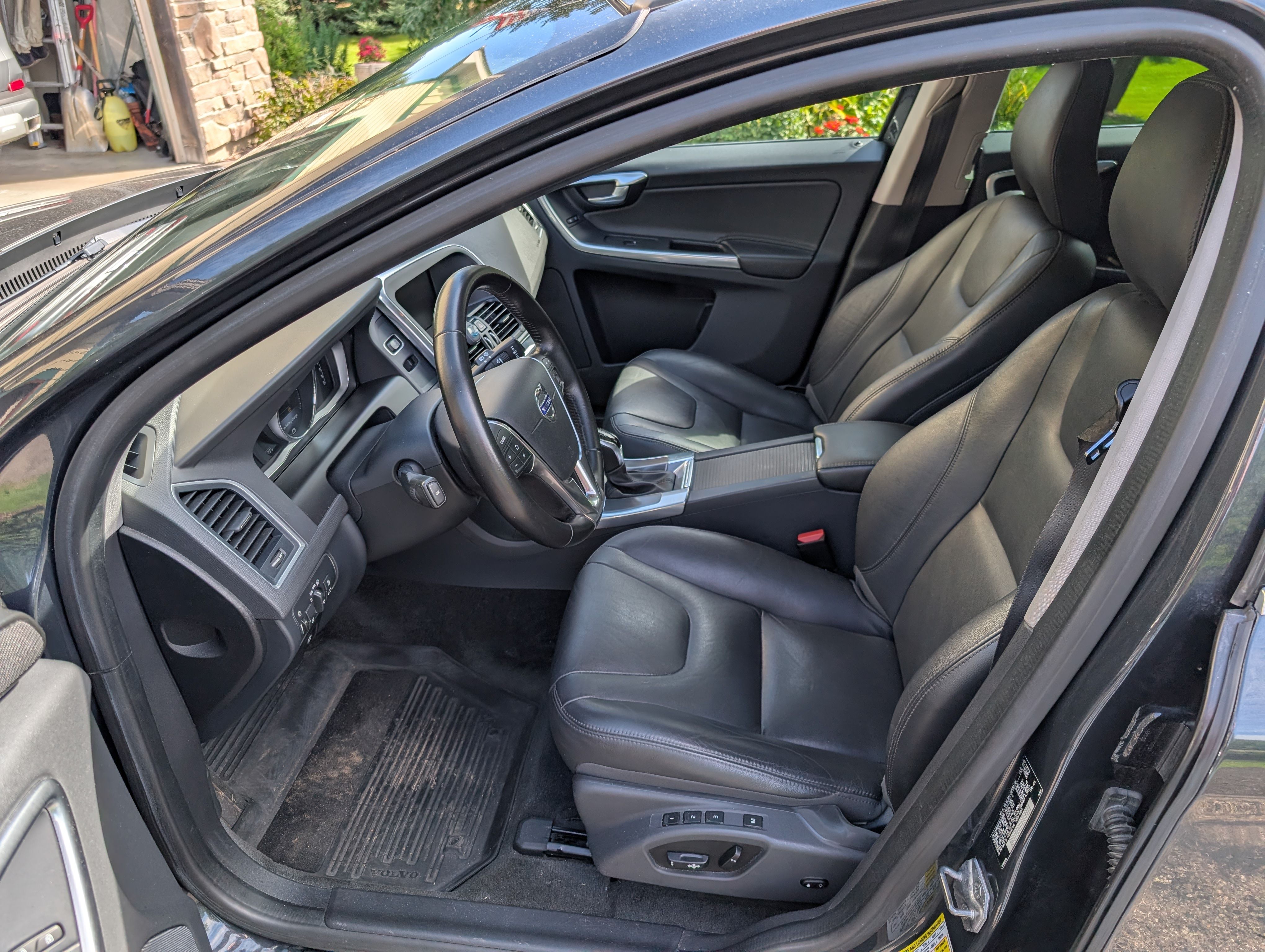 Used 2016 Volvo XC60 T6 w/ Proximity Package AWD/4WD image 8