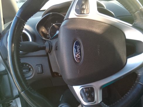 Used 2014 Ford Fiesta SE image 5