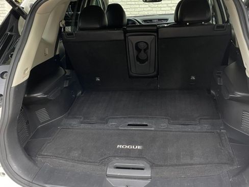 Used 2017 Nissan Rogue SL w/ SL Premium Package FWD image 9