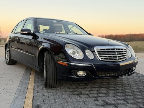 Used 2007 Mercedes-Benz E 550 4MATIC Sedan image 4