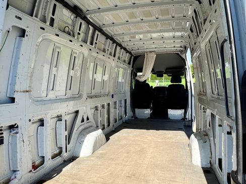 Used 2015 Mercedes-Benz Sprinter 2500 image 21