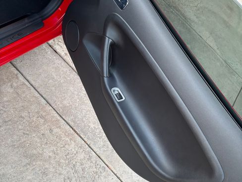 Used 2006 Pontiac Solstice Convertible 2D w/ Premium Package image 11