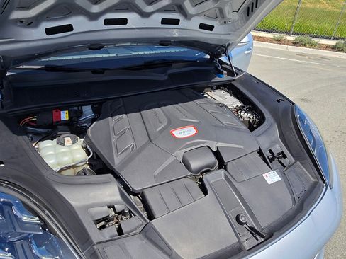 Used 2019 Porsche Cayenne Turbo image 18