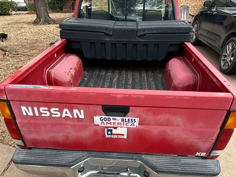 Used 1994 Nissan Pickup XE image 10