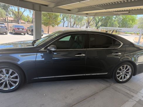 Used 2010 Lexus LS 460 RWD image 2