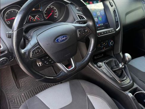 Used 2017 Ford Focus ST FWD image 4