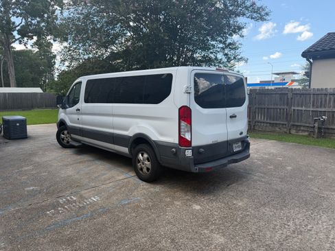 Used 2018 Ford Transit 350 XLT RWD image 2
