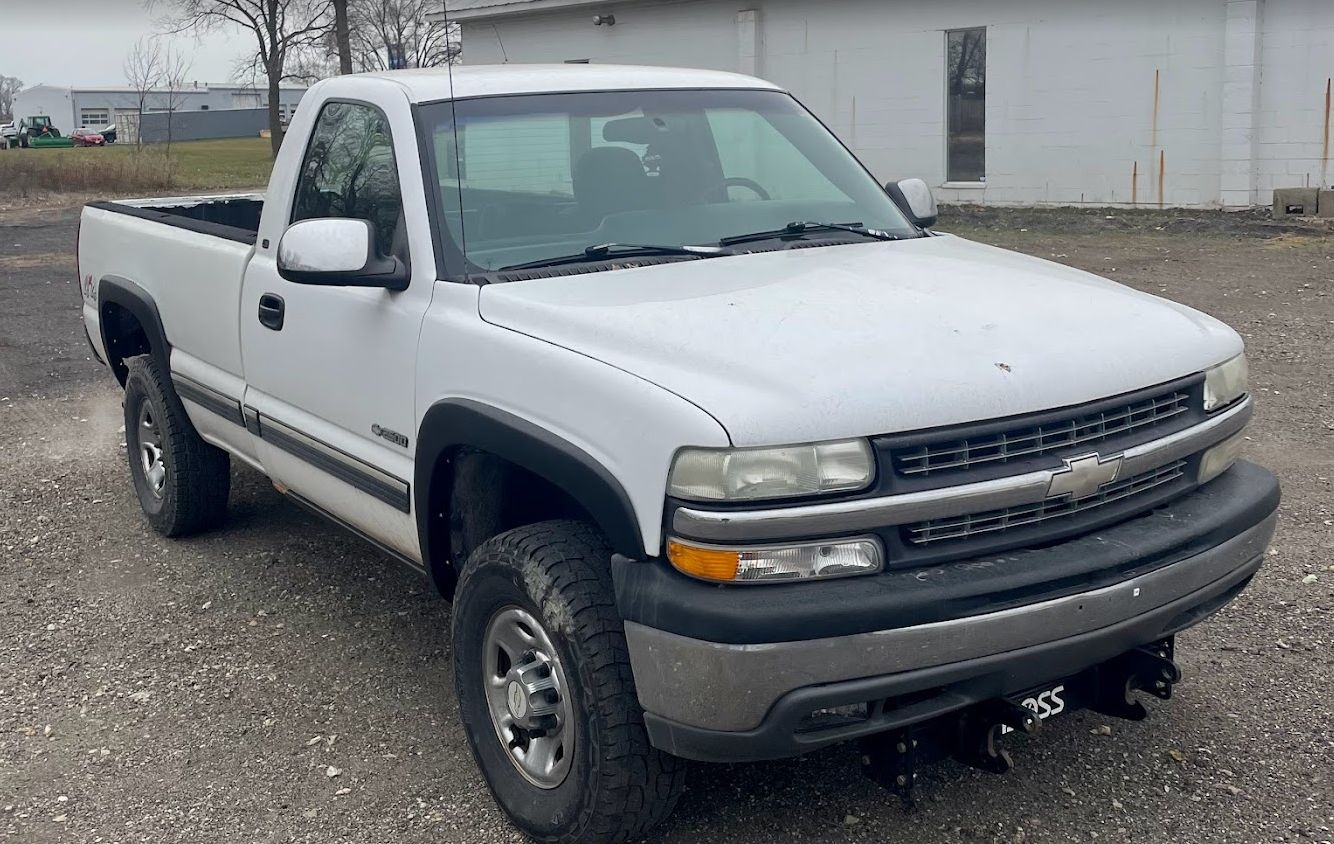 Used 1999 Chevrolet Silverado 2500 LS w/ Snow Plow Prep Pkg AWD/4WD image 4