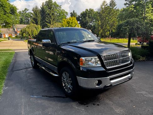 Used 2008 Lincoln Mark LT 4x4 image 2