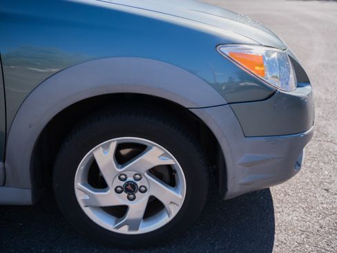 Used 2006 Pontiac Vibe AWD w/ Preferred Package image 2