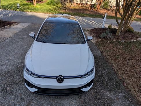 Used 2022 Volkswagen Golf R image 24