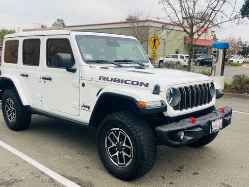 Used 2025 Jeep Wrangler Unlimited Rubicon image 4