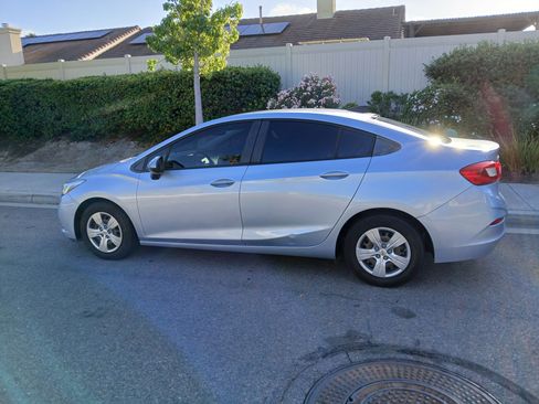 Used 2017 Chevrolet Cruze LS FWD image 4