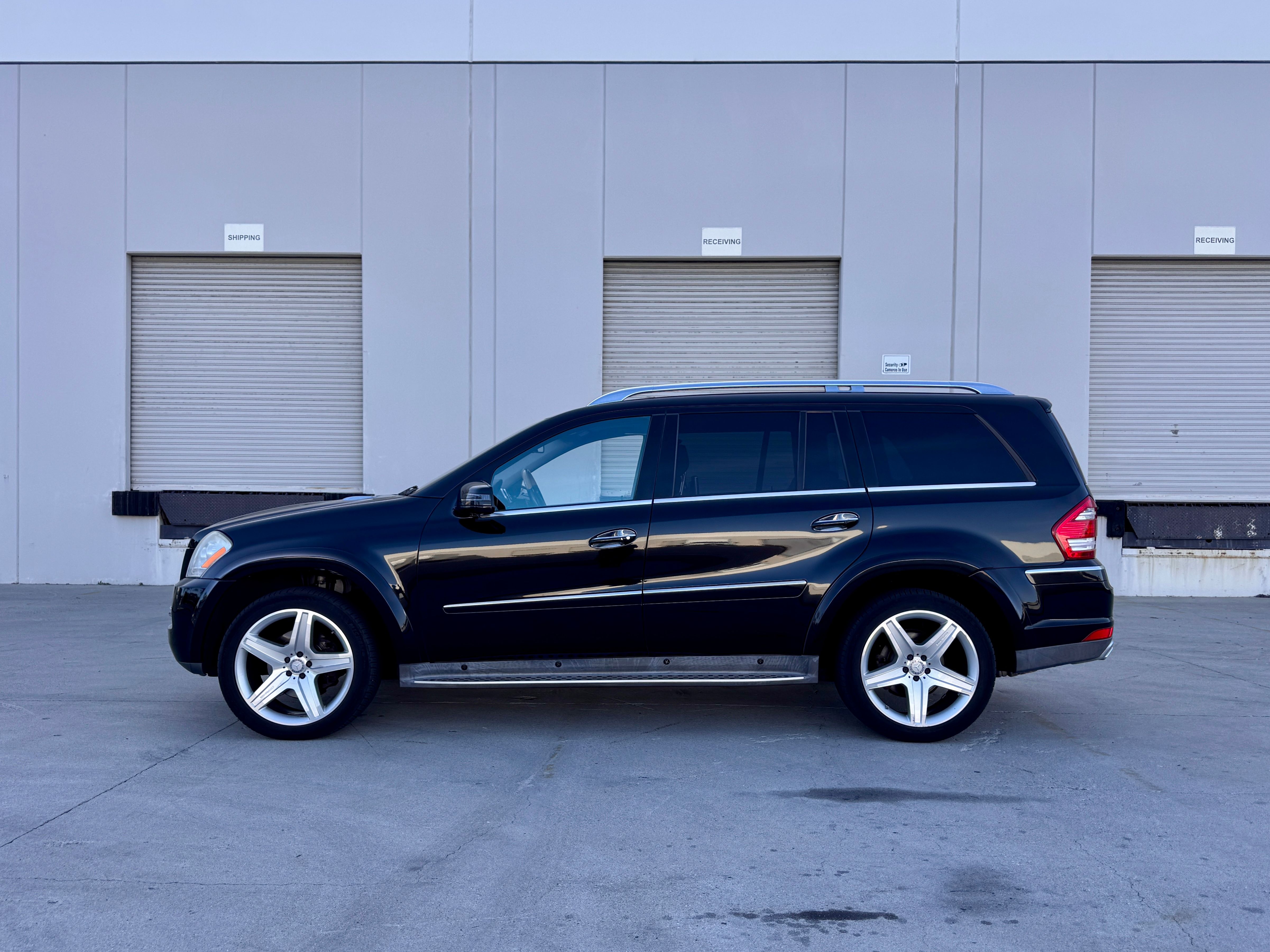 Used 2011 Mercedes-Benz GL 550 4MATIC image 2