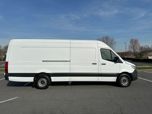 Used 2021 Mercedes-Benz Sprinter 2500 image 1