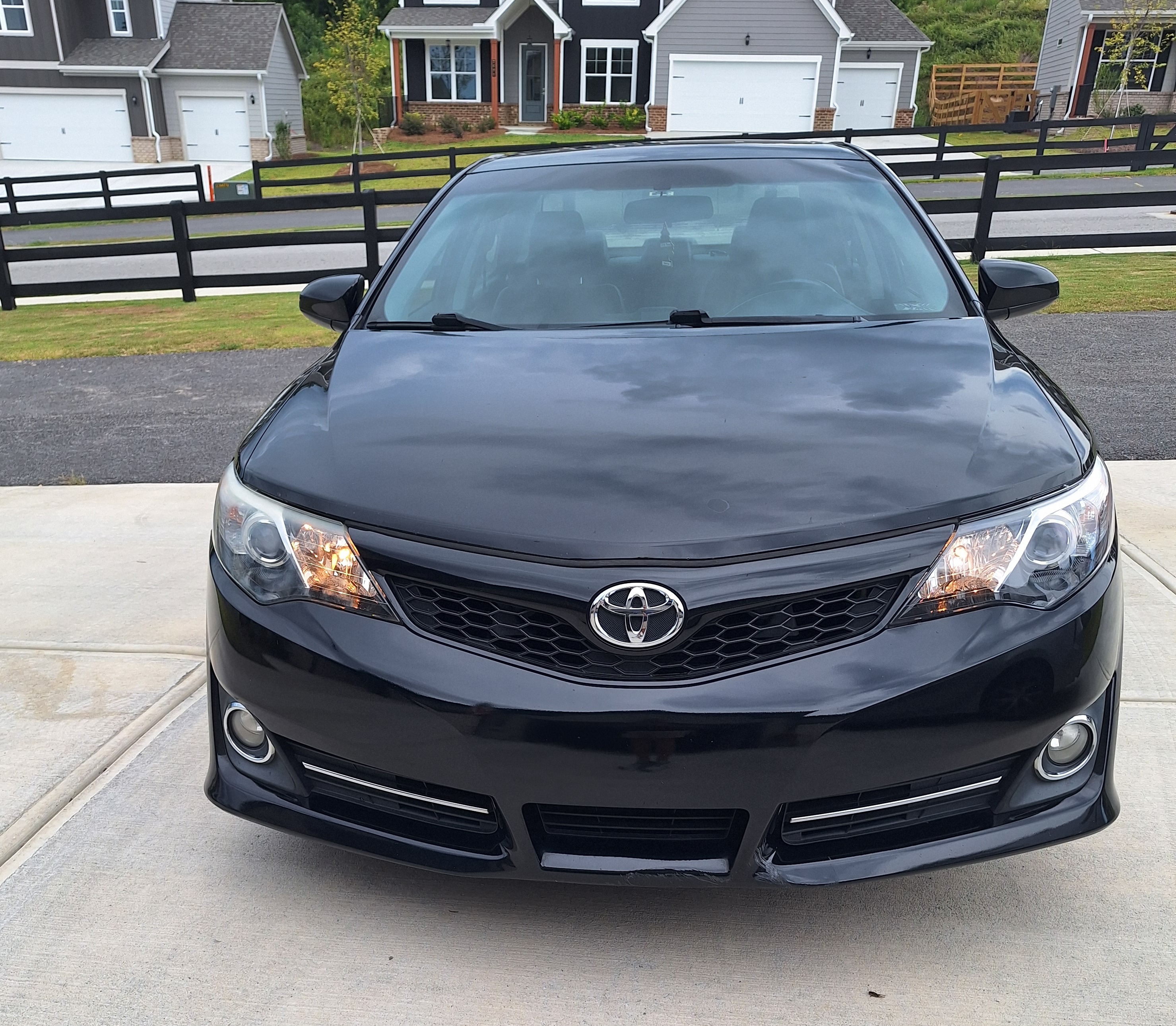 Used 2013 Toyota Camry SE FWD image 1