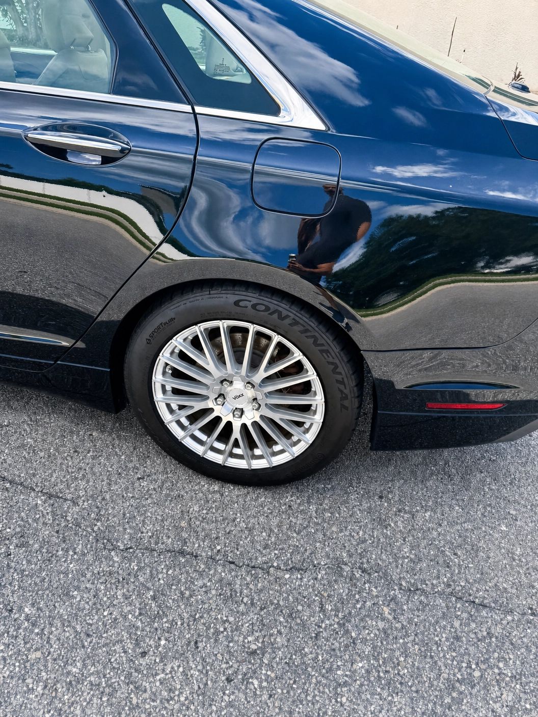 Used 2017 Lincoln MKZ Reserve FWD image 4