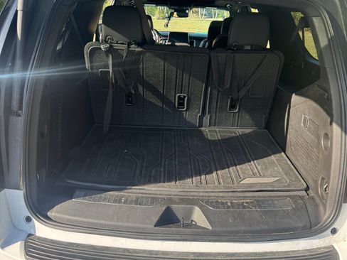 Used 2023 Chevrolet Suburban Z71 image 14