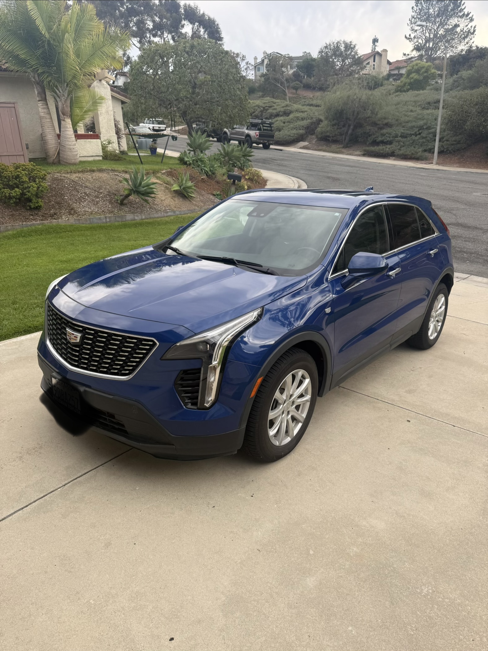 Used 2022 Cadillac XT4 Luxury w/ Driver Awareness Package FWD image 1