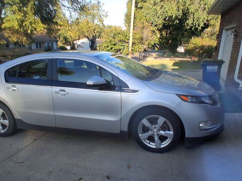 Used 2015 Chevrolet Volt FWD image 9
