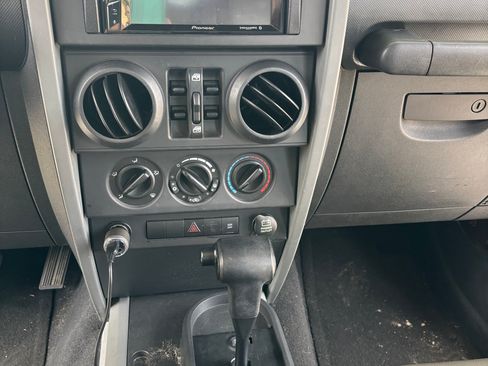 Used 2007 Jeep Wrangler Unlimited Sahara image 10