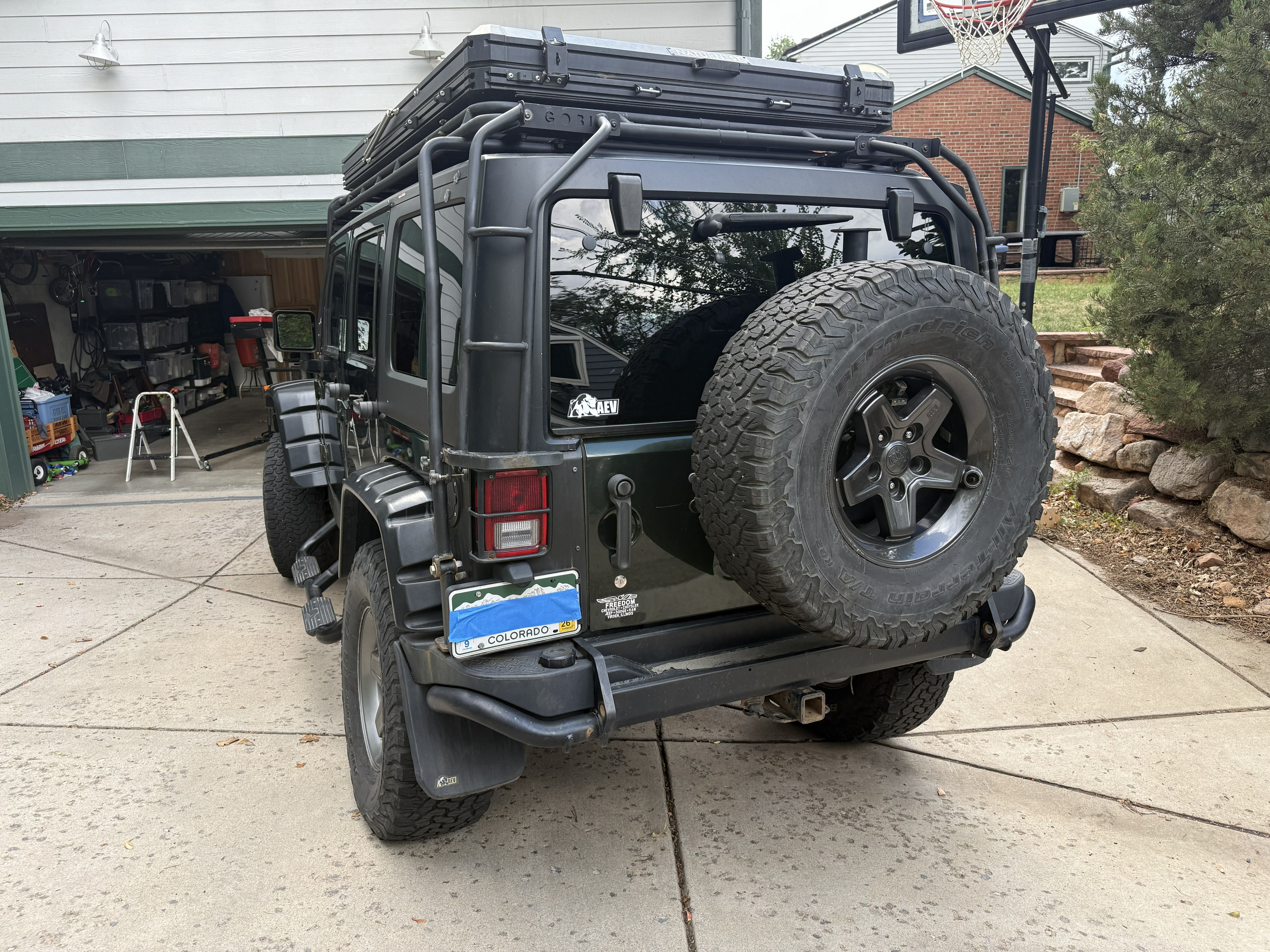 Used 2010 Jeep Wrangler Unlimited Rubicon w/ Dual Top Group AWD/4WD image 6