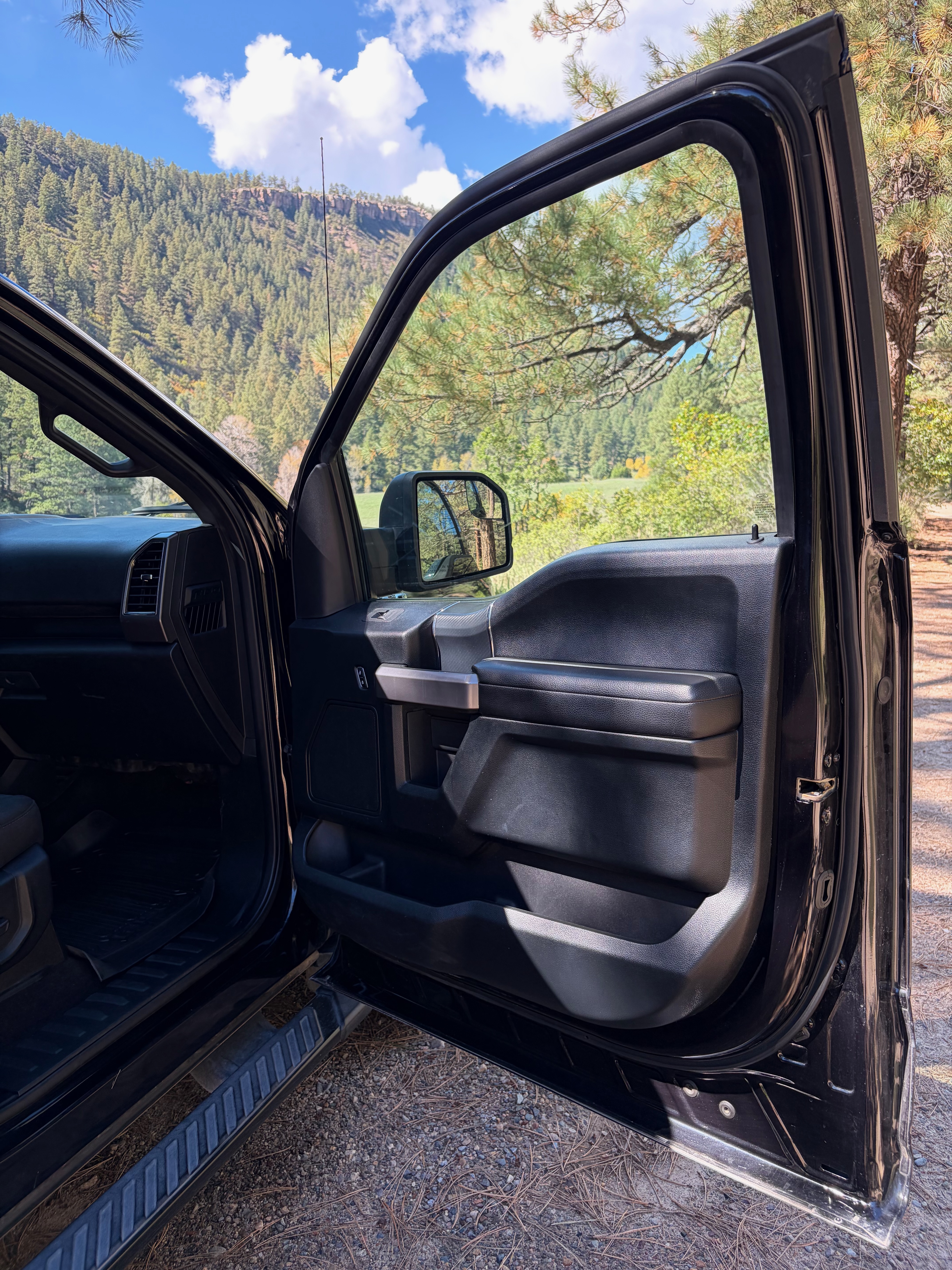 Used 2019 Ford F150 XLT w/ Equipment Group 302A Luxury AWD/4WD image 12